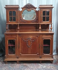 Buffet deux corps Louis XVI en noyer sculpté