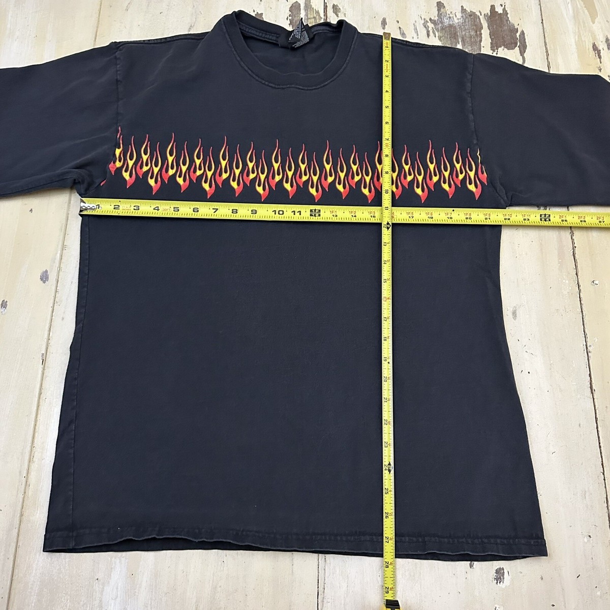NO BOUNDARIES - Vtg 90s-Y2K Chest Stripe 2-Sided Flame Fire T