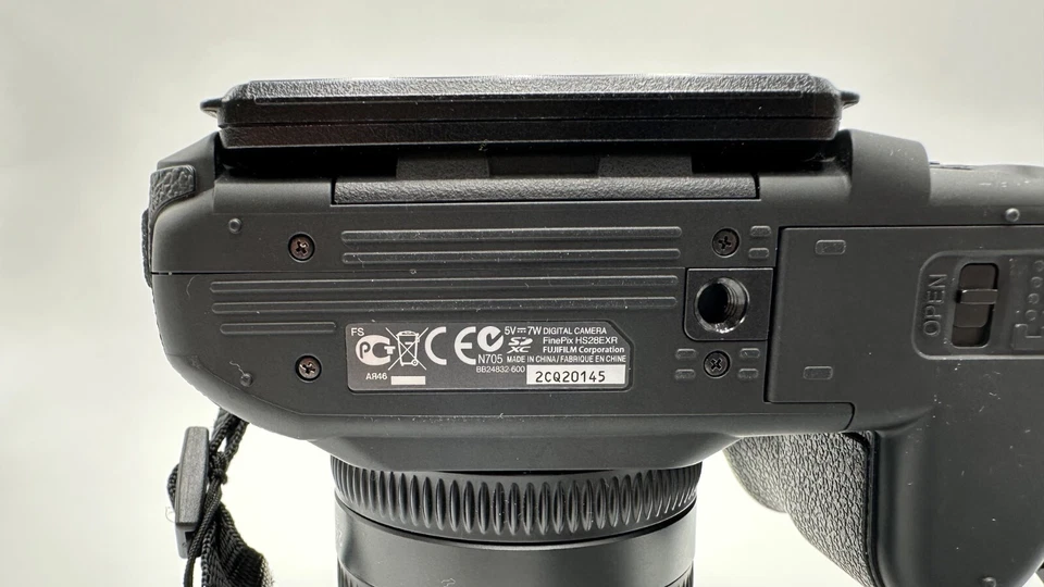 FUJIFILM Finepix HS28 EXR Camera - Bild 3 von 4