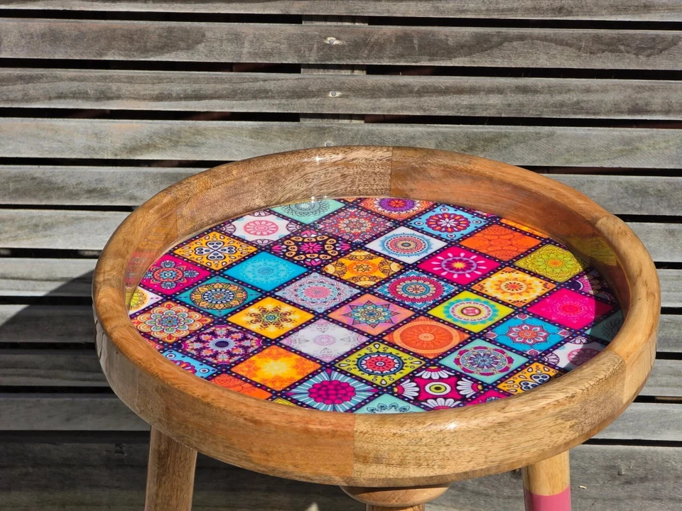 独特树脂边桌芒果木蓝色豪华优质产品 — 第 3/4 张图片