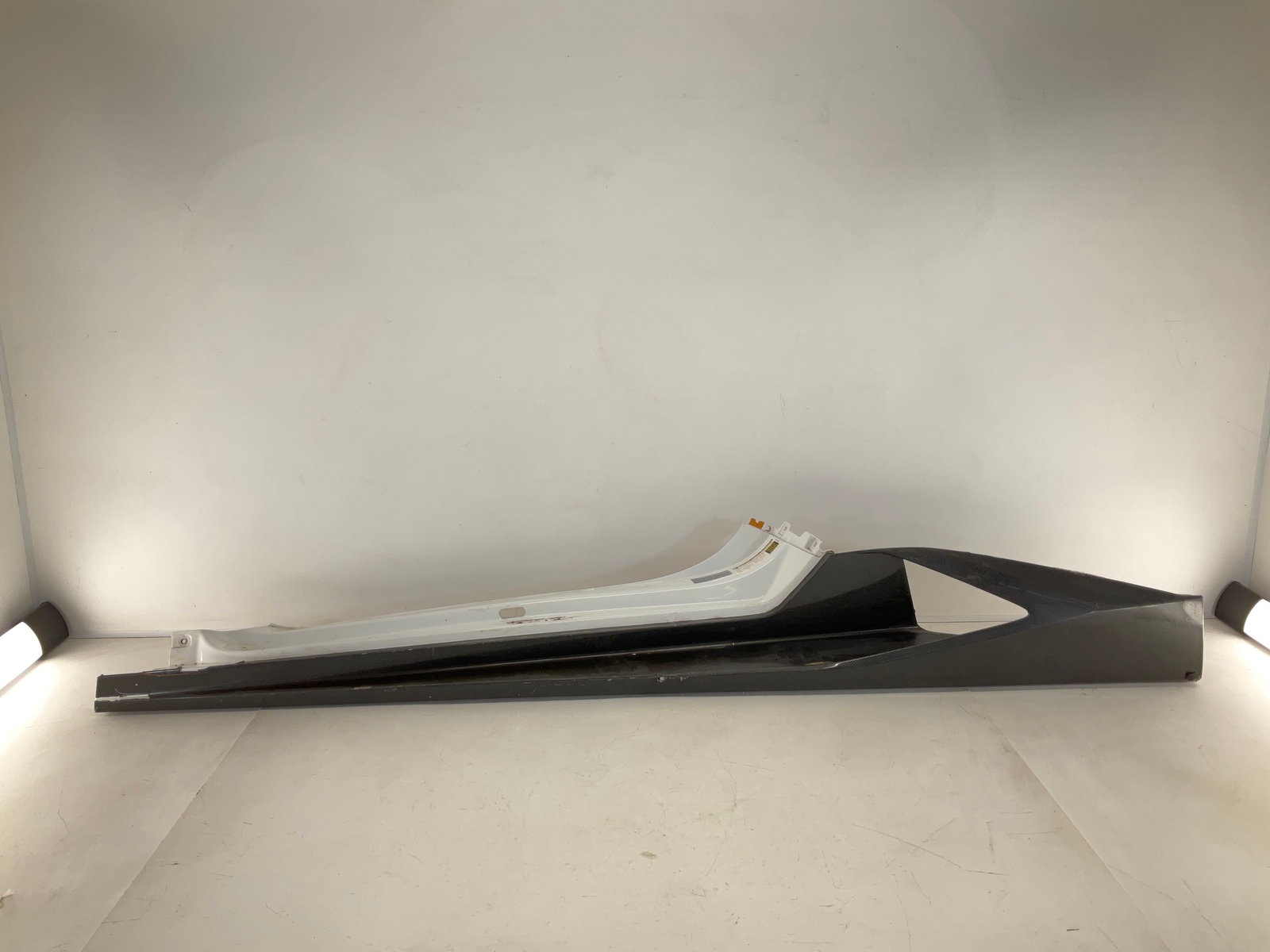 15-17 Lamborghini Huracan Driver-Left Side Rocker Panel Skirt Molding