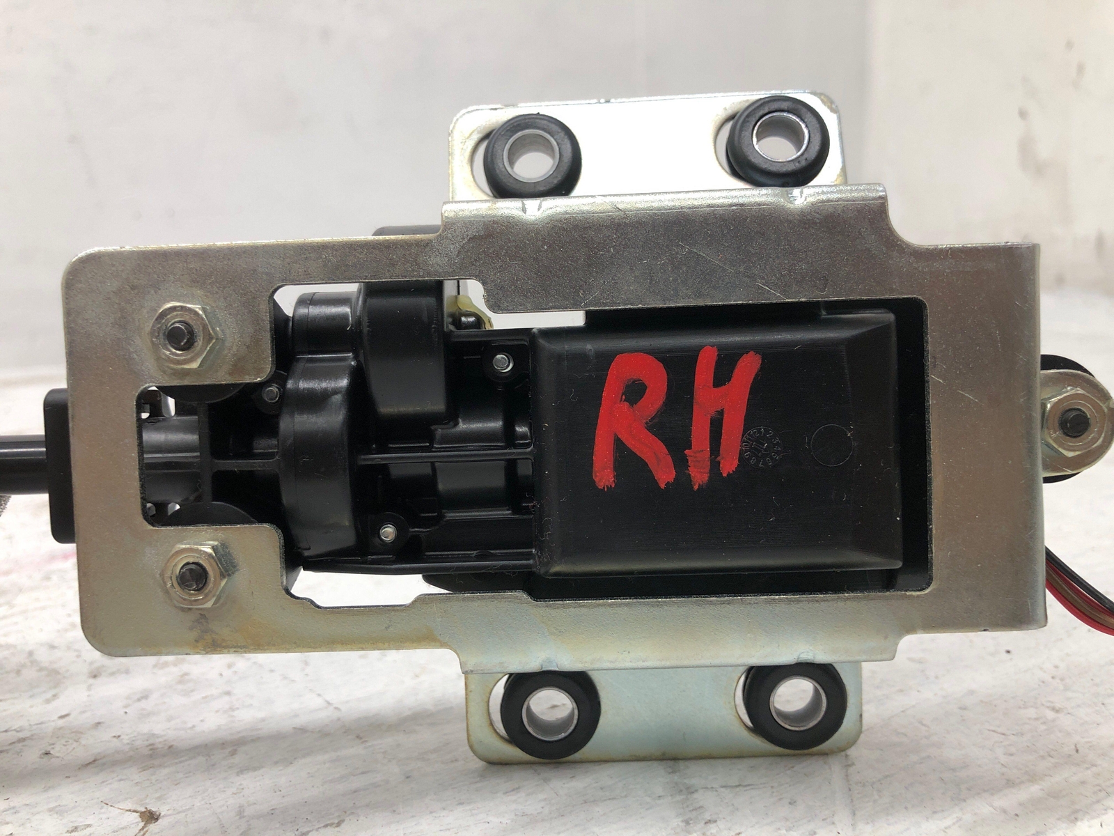 2016-2020 BENTLEY BENTATGA FRONT RH SEATBELT HEIGHT ADJUSTER ACTUATOR 4H0857833