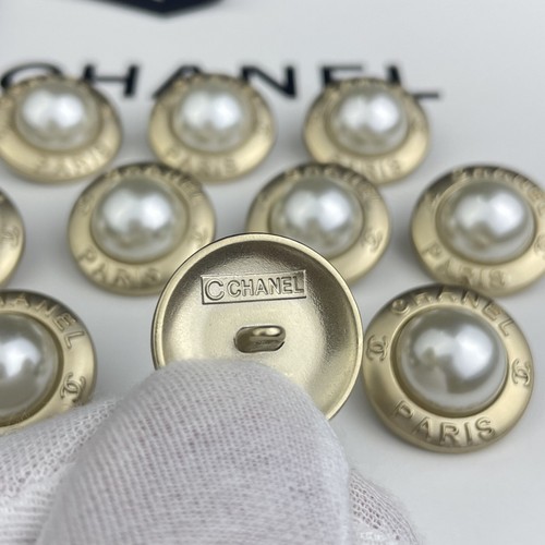 10 CHANEL PARIS BUTTONS GOLD WITH WHITE PEARL METAL 22MM VINTAGE - Picture 4 of 5