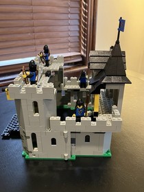 Lego Castle #10039 &ldquo;Black Falcons&rsquo; Fortress&rdquo; (2002), Used, Very Good, Complete