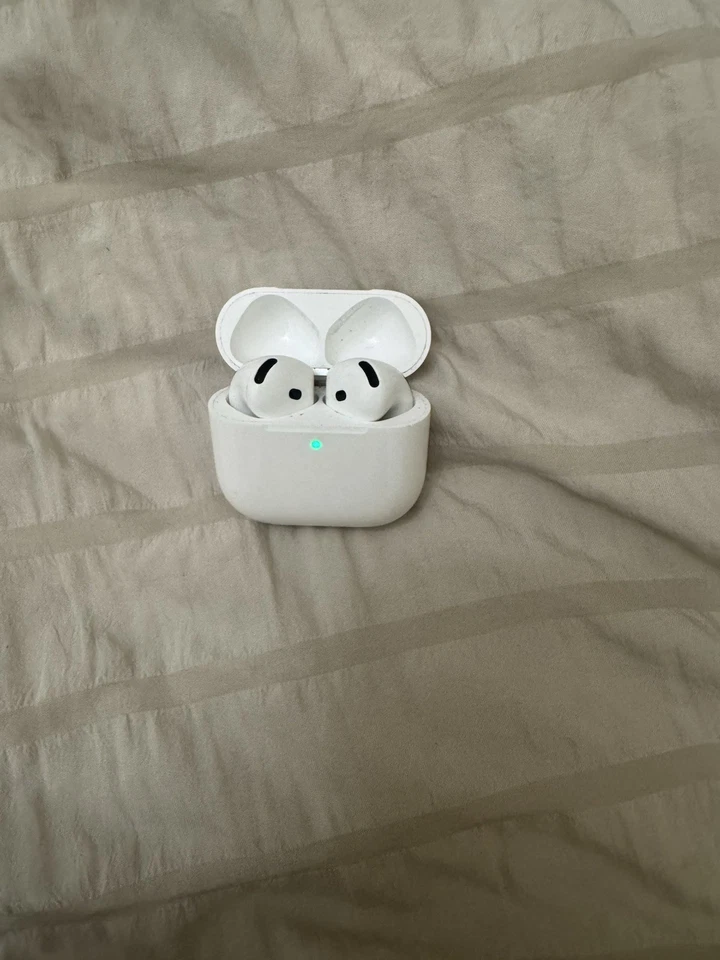 Apple AirPods 4, photo 3 of 3