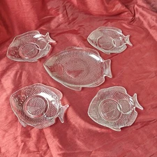 Vtg Fish Shaped Clear Glass Cocktail Appetizer Plate Set Of 4 & 11" Bake Dish