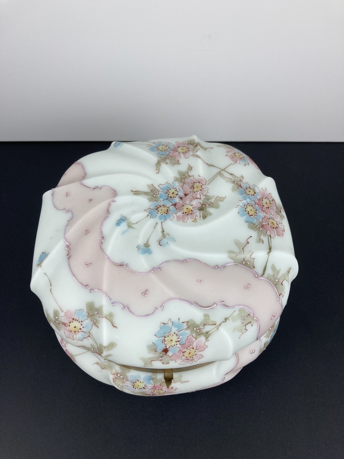 LARGE 6.5" WAVECREST  SWIRL DRESSER BOX W/ FLOWERS/ PINK/BLUE/GREEN/BEAUTIFUL!