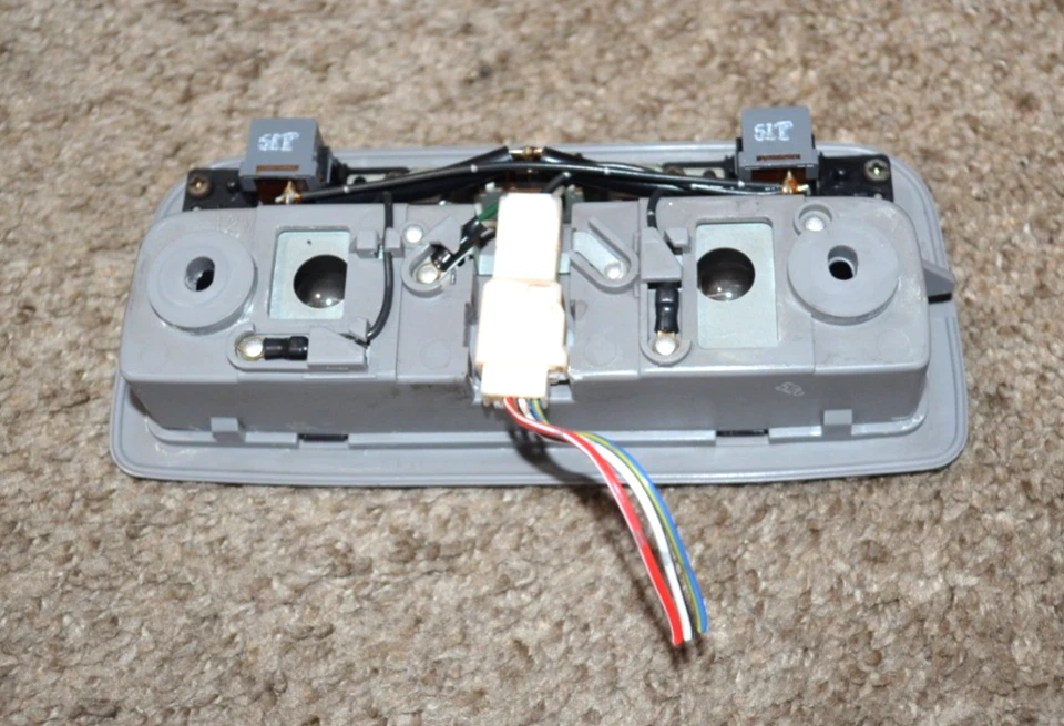 1994-1999 TOYOTA CELICA DOME LIGHT OVERHEAD MAP INTERIOR AUTHENTIC LIGHT GRAY Foto 2 de 4