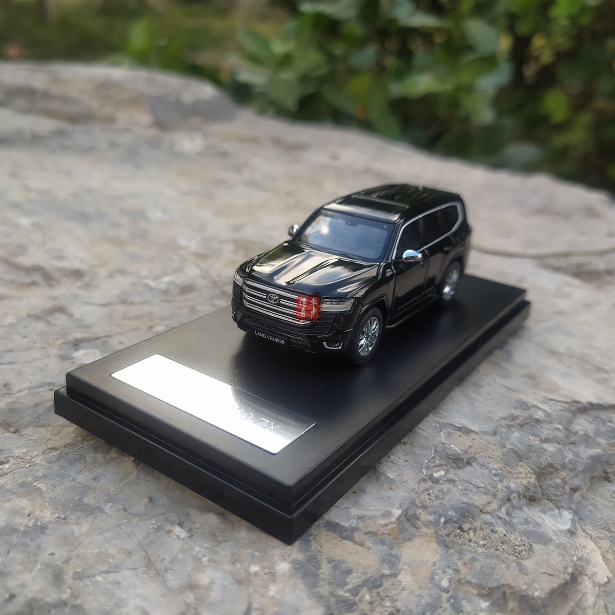 ミニカー 64Diecast 1/64 Toyota Land Cruiser LC300 ZX diecast model Black Color