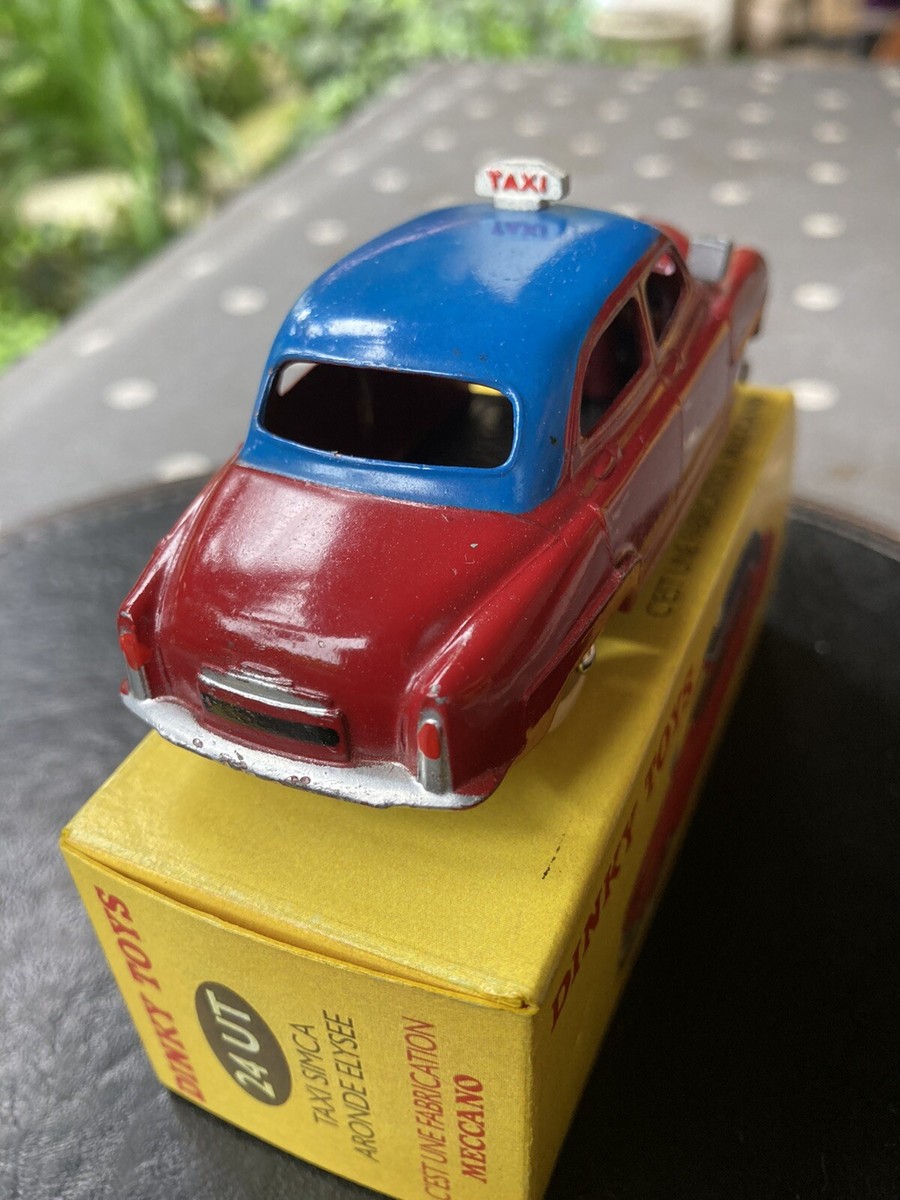 DINKY TOYS France 24UT. SIMCA ARONDE Taxi. 1/43. MECCANO