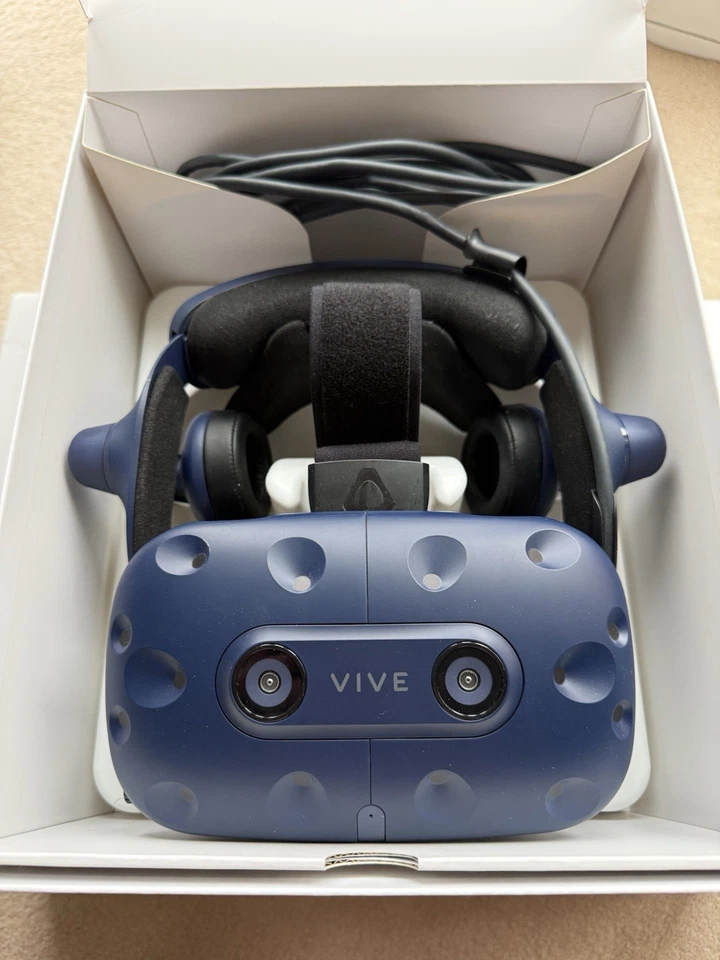 HTC Vive Pro Full Kit -99HANW002RET - Image 4 of 4