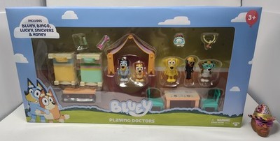 Disney Bluey Playing Doctors Playset w/5 Collectible Figures New!