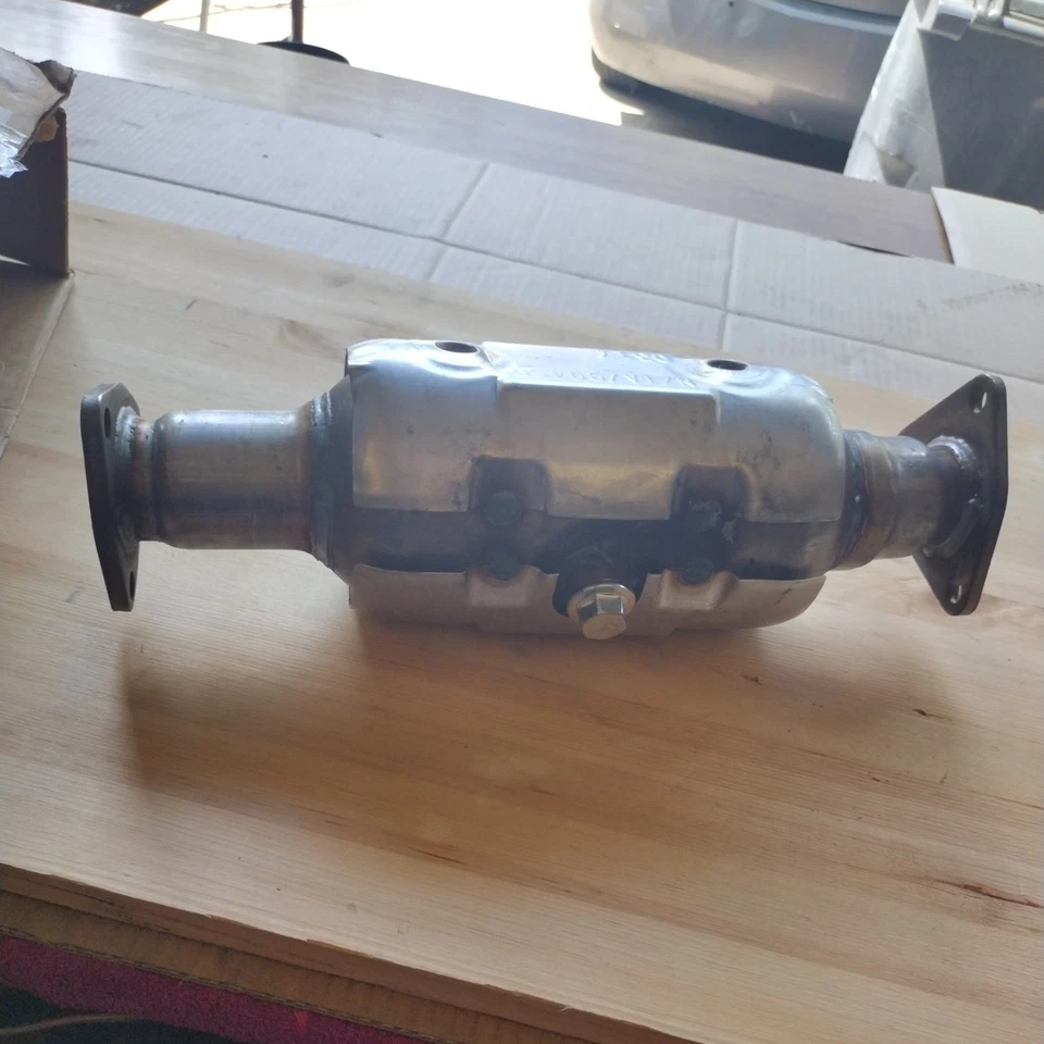 Catalytic Converter-EPA Walker 16370 fits 98-02 Honda Accord 2.3L-L4 'NEW' - Image 4 of 4