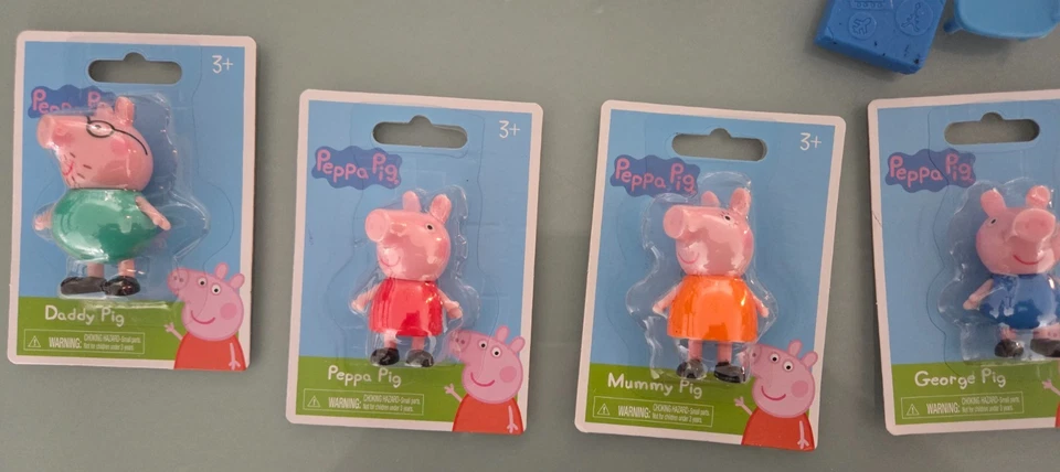 PEPPA PIG SET OF 44 FIGURES & PLAYSET FURNITURE ACCESSORIES PIECES Hasbro Toys - Image 2 of 4