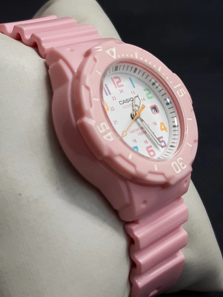 Relógio Casio Feminino 3363 LRW-200H Mergulhador Rosa Arco-íris 7,2" Pulseira Nova Bateria  - Imagem 2 de 4