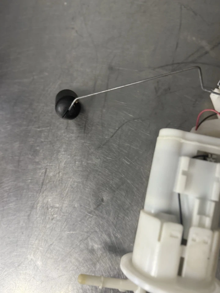 Suzuki GSXR1000 2017-2025 tanque de gasolina bomba de combustible OEM Foto 3 de 3