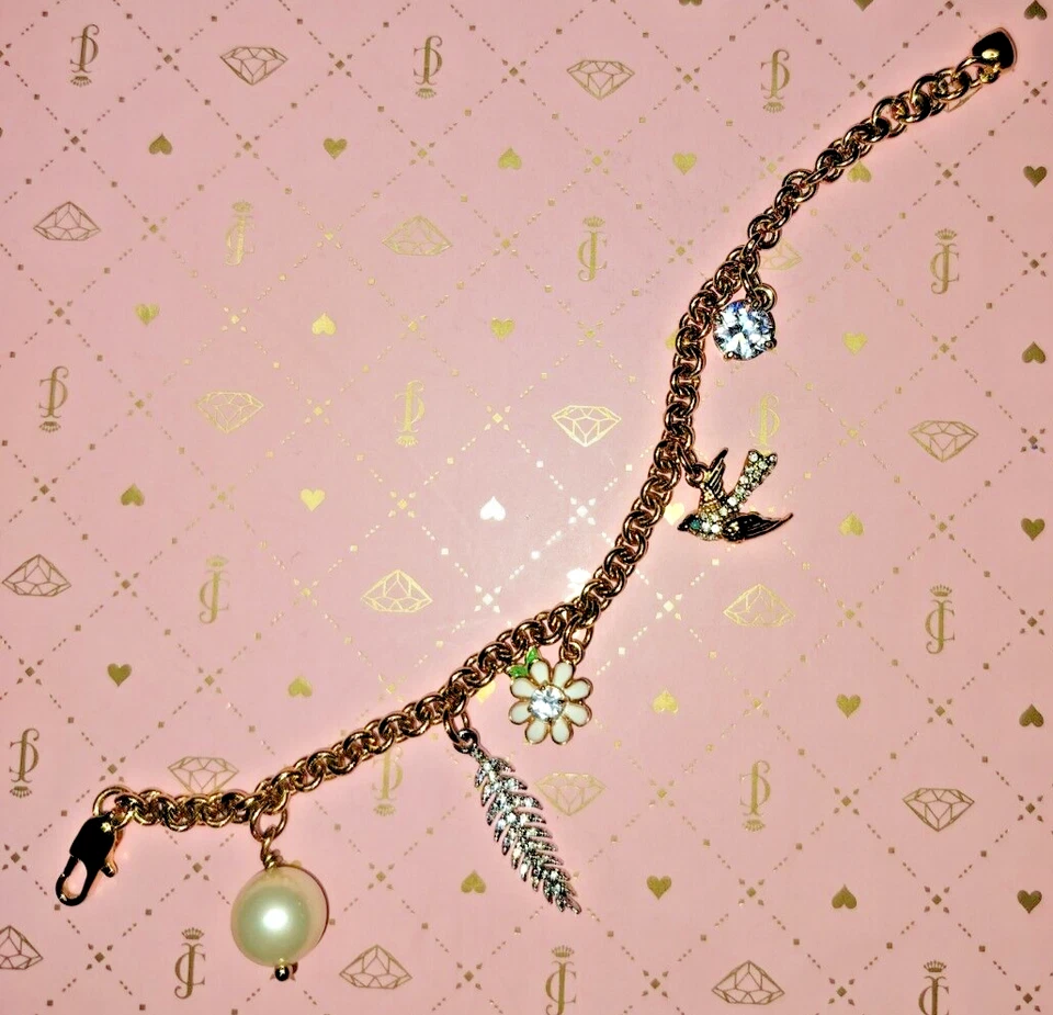 Pulsera Juicy Couture Chapada en Oro Primavera Pascua Dije, Joyería Y2K, De Colección Foto 2 de 4