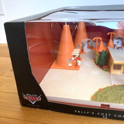 カーズ　サリー　プレシジョン Disney Pixar Cars Precision Series Sally's Cozy Cone Motel