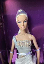 NRFB "Legendary Status" Agnes Von Weiss Integrity Toys FR Silver Color Variation