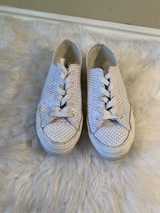converse size 7.5 womens