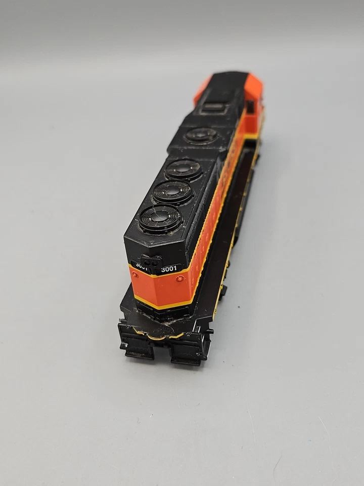 Bachmann 60319 HO Scale BNSF EMD GP40 (Heritage I) Diesel Locomotive #3001 READ - Image 4 of 4