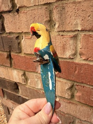 VINTAGE~COLLECTIBLE-CLIP-ON MACAW PARROT EXOTIC BIRD~FOLK ART/TRINKET