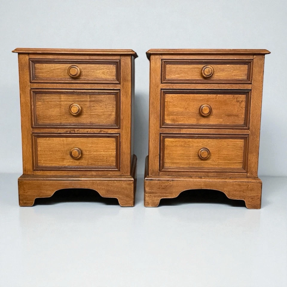 Willis And Gambier Pair Of 3 drawer Bedside Cabinets Solid Hevea Wood vintage pr - Image 2 of 4