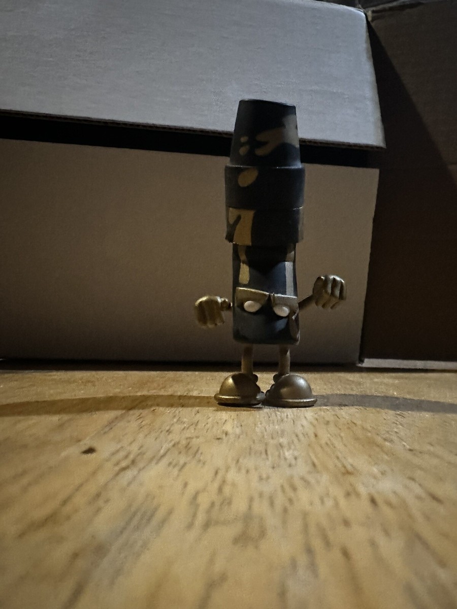 Kidrobot x MAD BENTWORLD VANDALS SERIES - DA FLOW USED Black 3