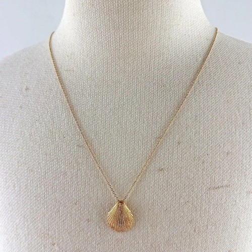 Tiffany & Co. Shell Pendant Necklace in 18K W/Box Japan - Picture 4 of 5