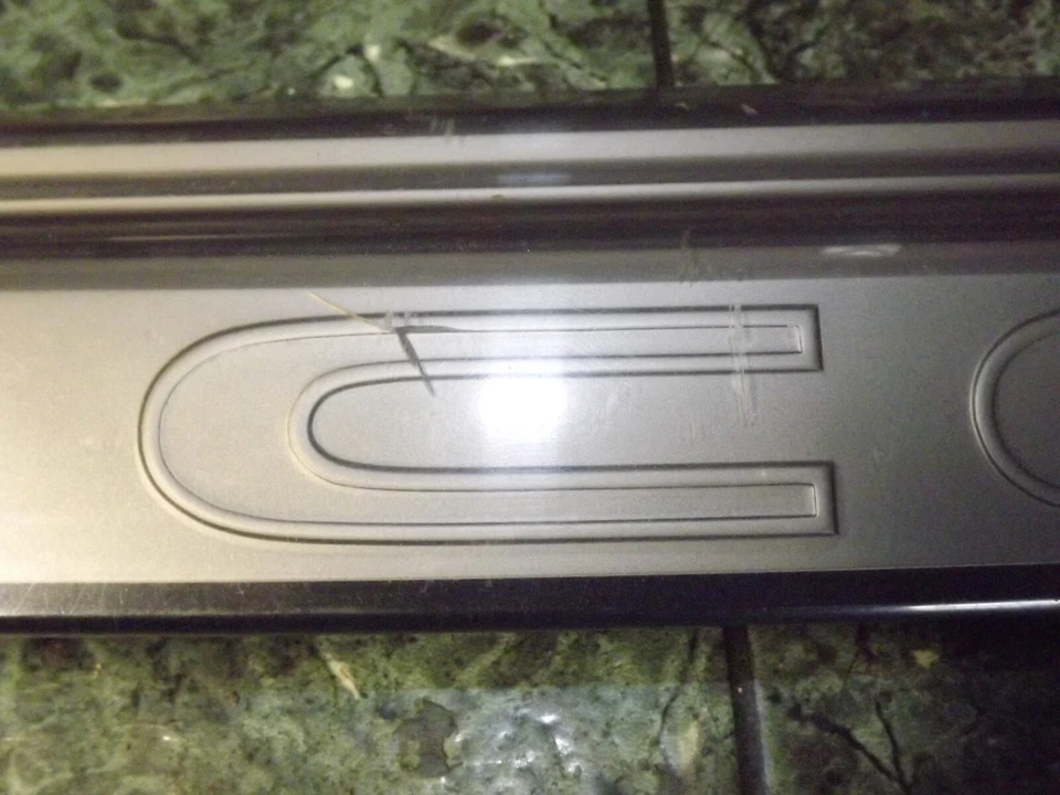 OEM 88-89 Toyota Celica GT T160 ST161 parrilla superior capó embellecedor central V2 GV Foto 3 de 4