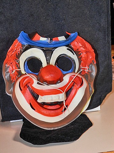 5 1950s Celluloid Colorful Halloween Masks: Cat, Clown, Pig, Mouse, Vampire - Picture 3 of 10