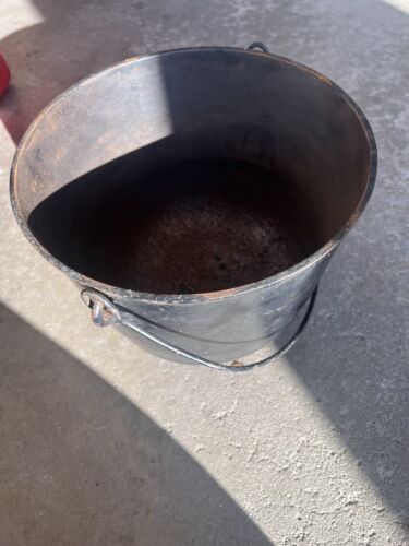 Cast Iron 3 Legged Bean Pot Kettle Halloween Pot Legs OSY - Picture 2 of 16