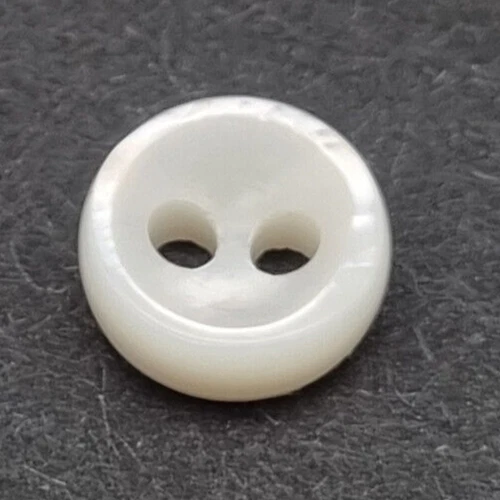 10 weiße dicke Perlmutt Knöpfe 2-Loch 10 mm / Mother-of-Pearl Button Bouton D11 - Bild 2 von 2
