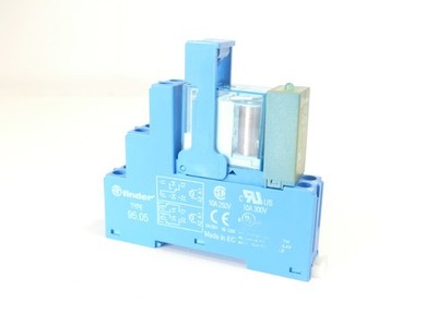 Finder 95.05 Sockel + 40.52 S Relais + 9902.9024.99 Entstörmodul