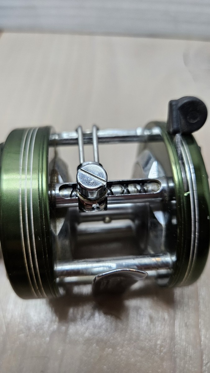 希少　かっこいいオールドヘドン　MARKⅣ　MODEL3200 NICE VINTAGE Heddon 3200 Mark IV Green Bait Casting Fishing