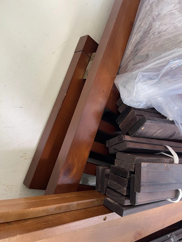 Cama doble de roble cerezo bellamente elaborada con marco de madera maciza nido extraíble Foto 3 de 4