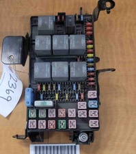 2003-2004 Ford F250SD Super Duty 6.0L Diesel Engine Fuse Box Relay Module OEM