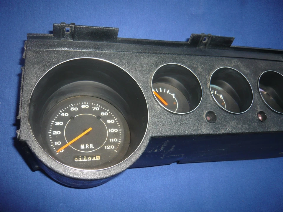 Cuadro de instrumentos y bisel Cuda Challenger 1971-1974 E-Body con reloj Mopar Foto 2 de 4