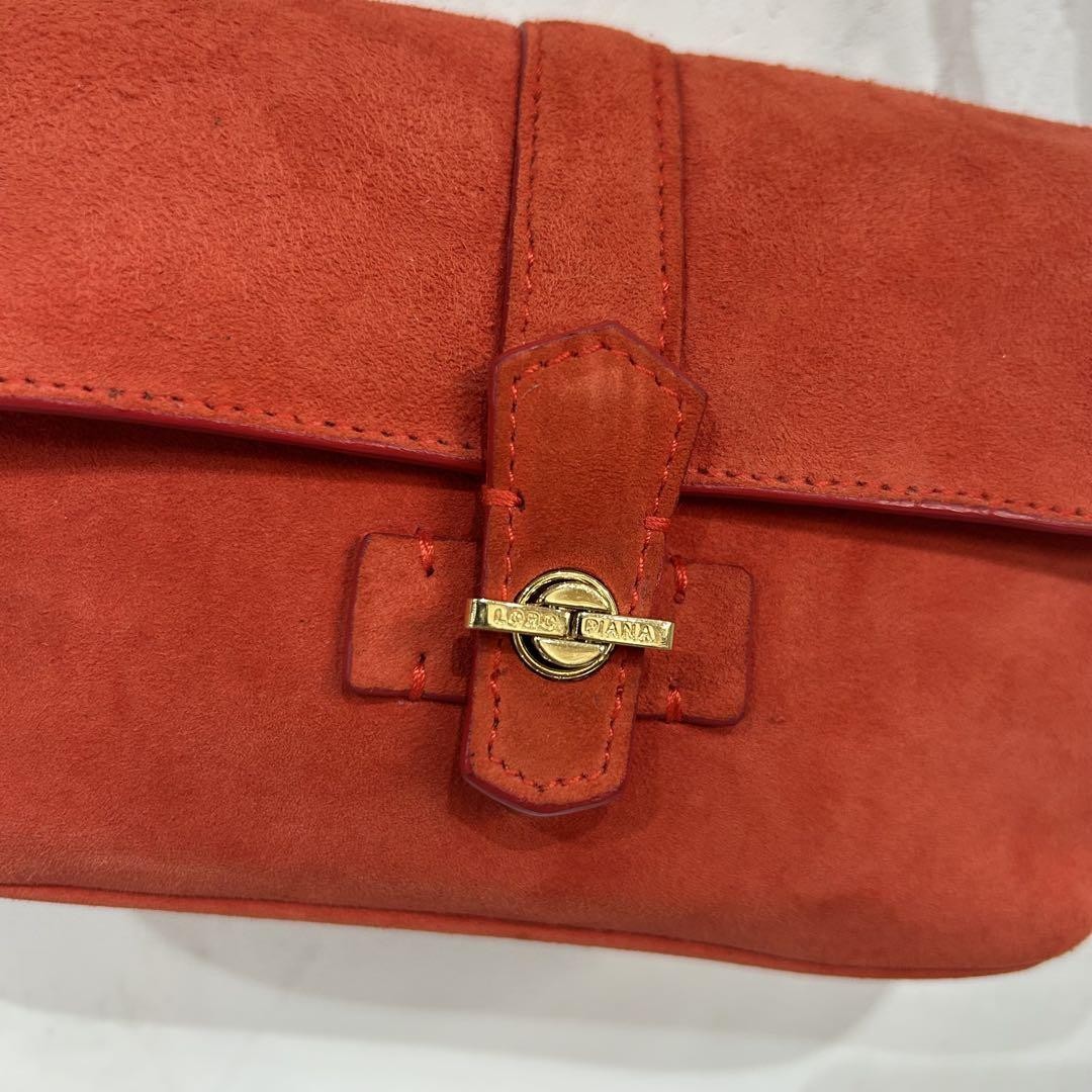 美品 loro piana スエード ミニショルダーバッグ 金具 チャーム 美品 loro piana スエード ミニショルダーバッグ 金具 チャーム