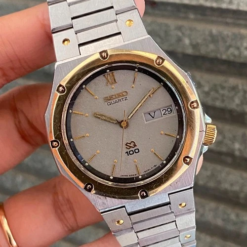 Rare Seiko Quartz 6923-6010 SQ 100 Oak Style Gray Dial Integrated Bracelet Watch