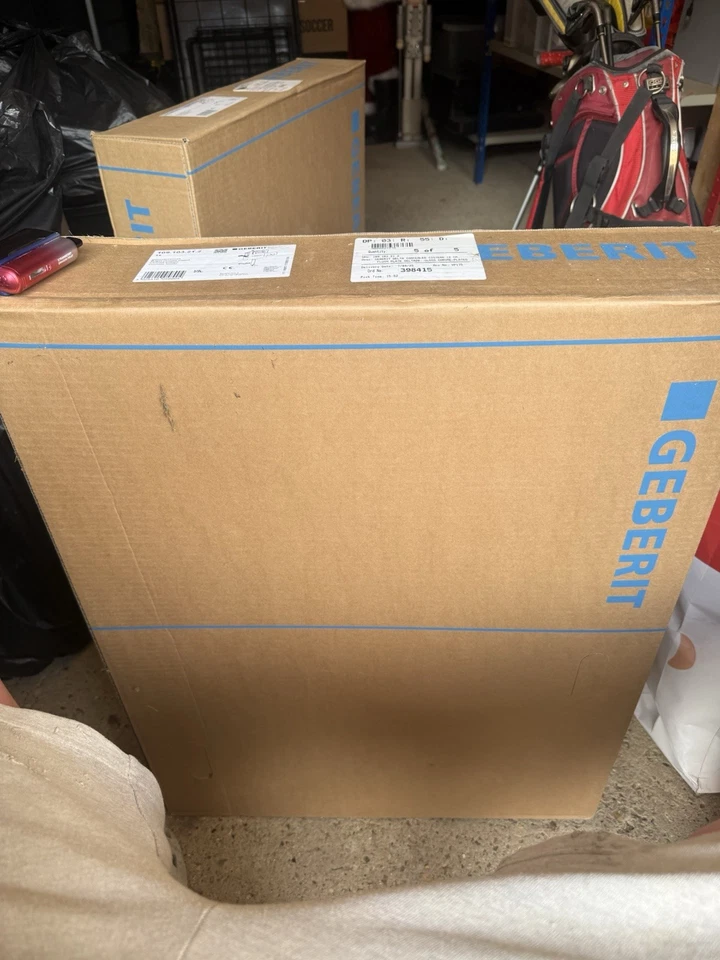 Nueva cisterna oculta Geberit Delta 12 cm con placa de descarga cromada - Imagen 3 de 3