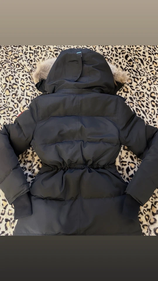 Women’s Canada Goose Chelsea Parka Coat Size Medium - Image 2 of 4
