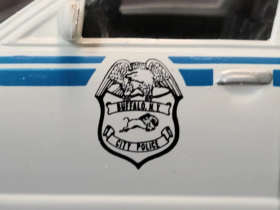 1998 Ford Crown Victoria Buffalo NY Police Diecast 1:24 Scale Limited Edition - Image 2 of 4