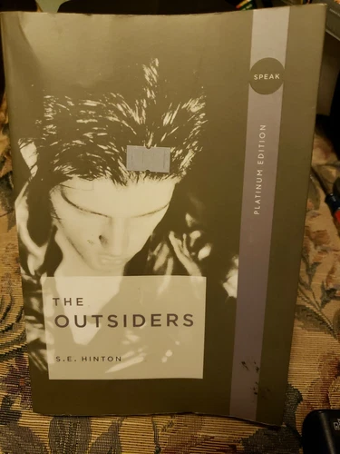 The Outsiders - Paperback By S. E. Hinton - VERY GOOD