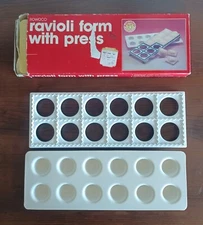 2 Ravioli Makers form W Press Gently PreOwned Vtg Manual Pasta Rowoco Vitantonio