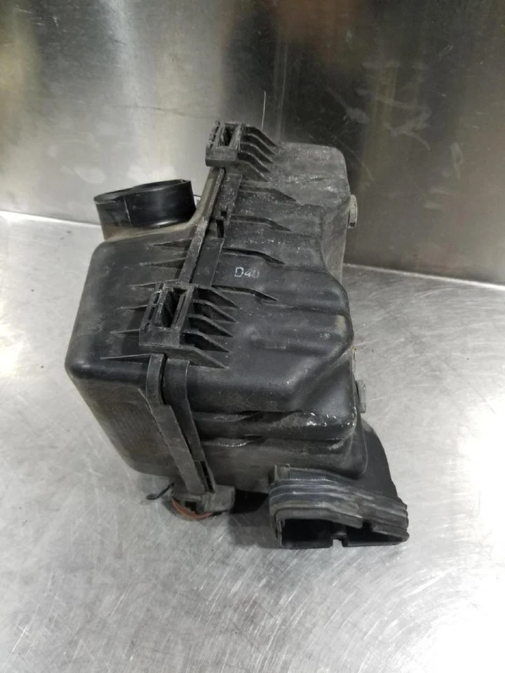 Conjunto de carcasa de filtro limpiador de admisión de aire de motor KIA SPECTRA 2004-2006 2,0 L FABRICANTE DE EQUIPOS ORIGINALES Foto 2 de 2