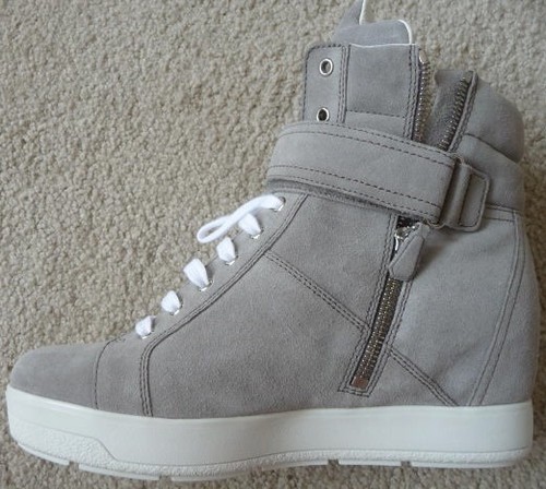 Nuevo en estado modelo de piso Prada zapatos tacón oculto 39 Venta al por menor $690 - Imagen 4 de 9