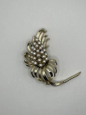 Vintage Signed Cora Gold Tone Faux Pearl Costume Jewelry Brooch Beautiful