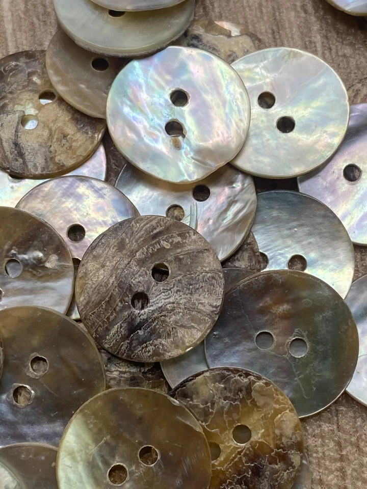 15mm Natural Mother Of Pearl Buttons 2 Hole Round Knitting Cardigans Sewing - Image 3 of 4