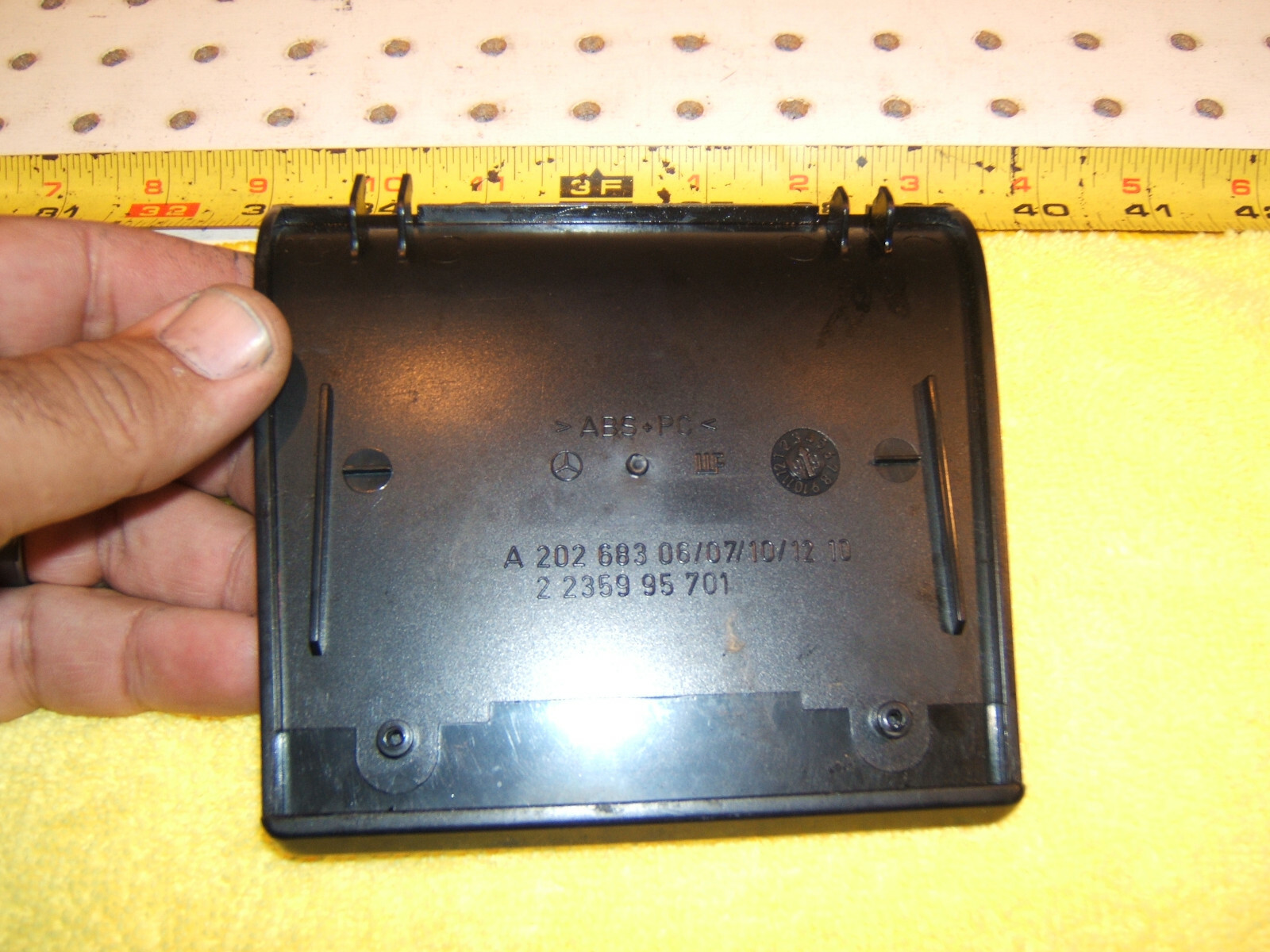 Mercedes 982000 W202 AMG Class Front Console cup holder Carbon FIBER 1